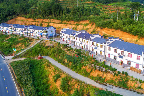 盐源县盐井镇泰安村易地扶贫安置点工程